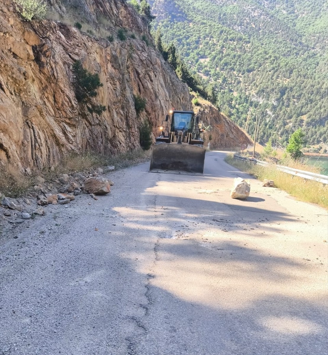 Adana'da 4,5 büyüklüğünde deprem meydana geldi. Merkez üssü Adana'nın Saimbeyli ilçesi olan...