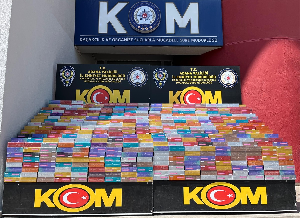 Adana'da gümrük kaçağı 19 bin 900 elektronik sigara likidi ve 14 bin 100 paket sigara ele...
