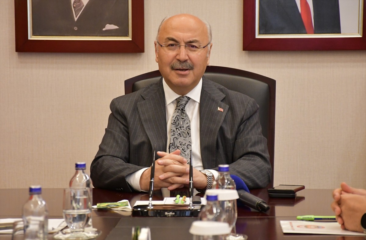 Adana'da, "Aile Yılı" kapsamında yeni evleneceklere ve ailelere yapacakları mobilya ve beyaz eşya...