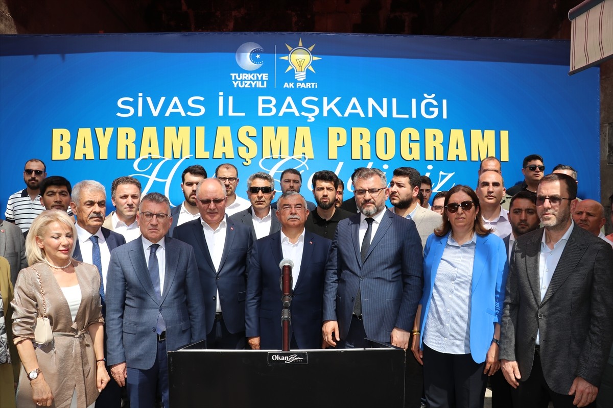 AK Parti Sivas İl Başkanlığı tarafından Buruciye Medresesi'nde bayramlaşma programı düzenlendi....