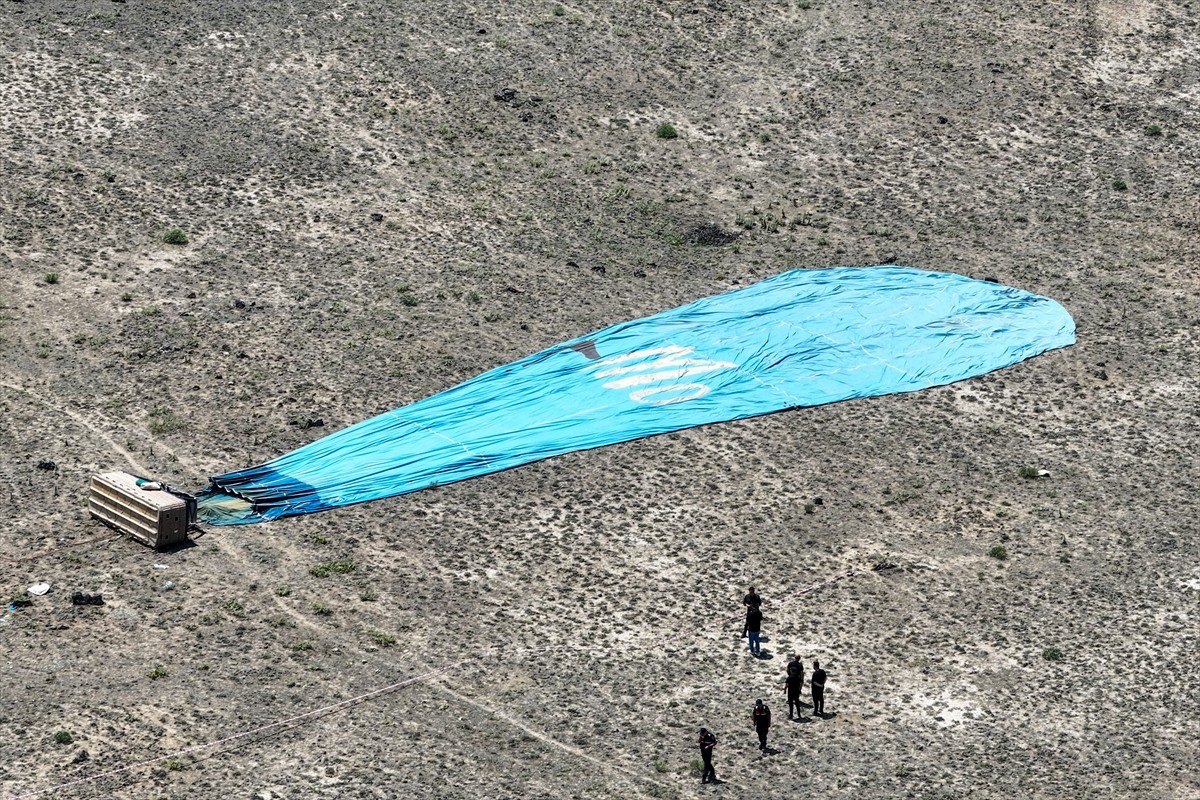 Aksaray'da, Gözlukuyu köyü yakınlarında sert iniş yapan sıcak hava balonunda 1 pilot hayatını...