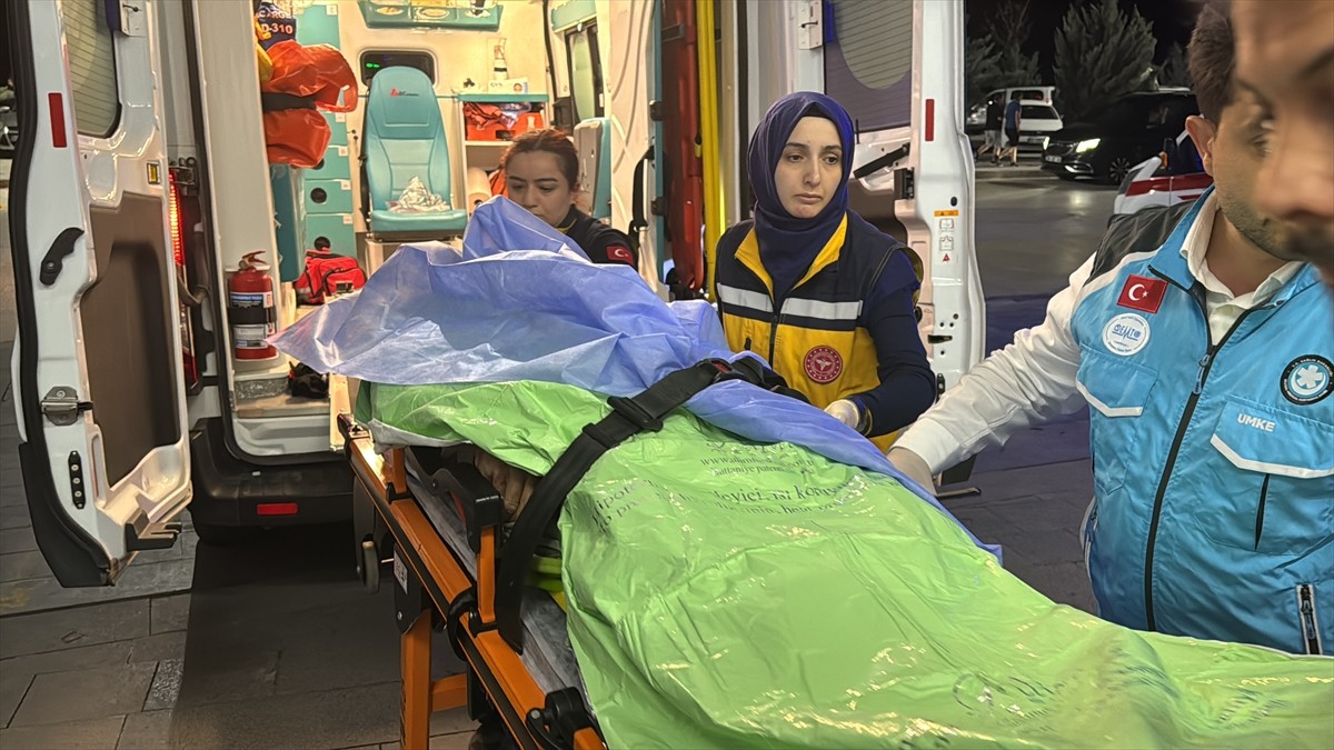 Aksaray'da Hasan Dağı'na zirve tırmanışı sırasında düşerek yaralanan Türk Kızılay Ankara Şube...