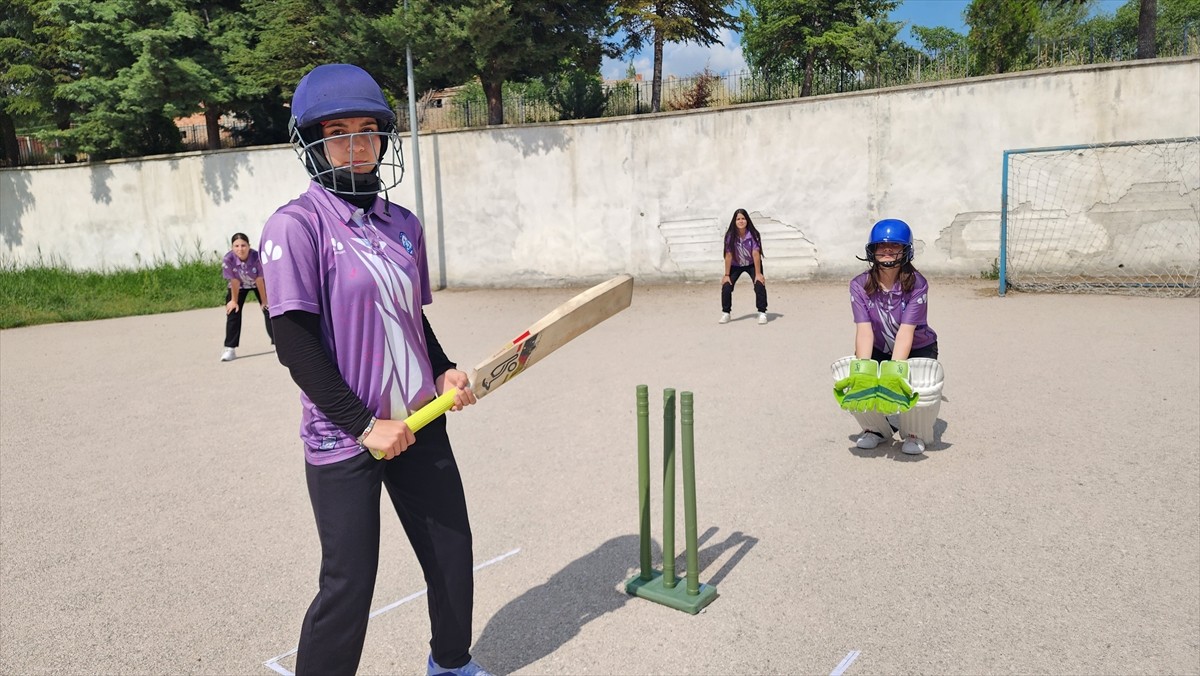 Amasya Suluova Şehit Metehan Atmaca Anadolu Lisesi Kız Kriket Takımı, 3 yıl önce başladıkları...