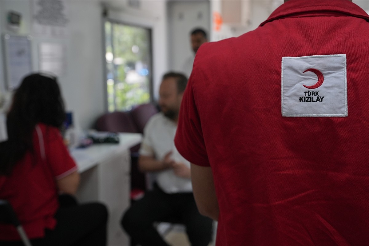 Anadolu Ajansı (AA) çalışanları, Türk Kızılay tarafından "İyilik Kanımızda Var" sloganı ile...