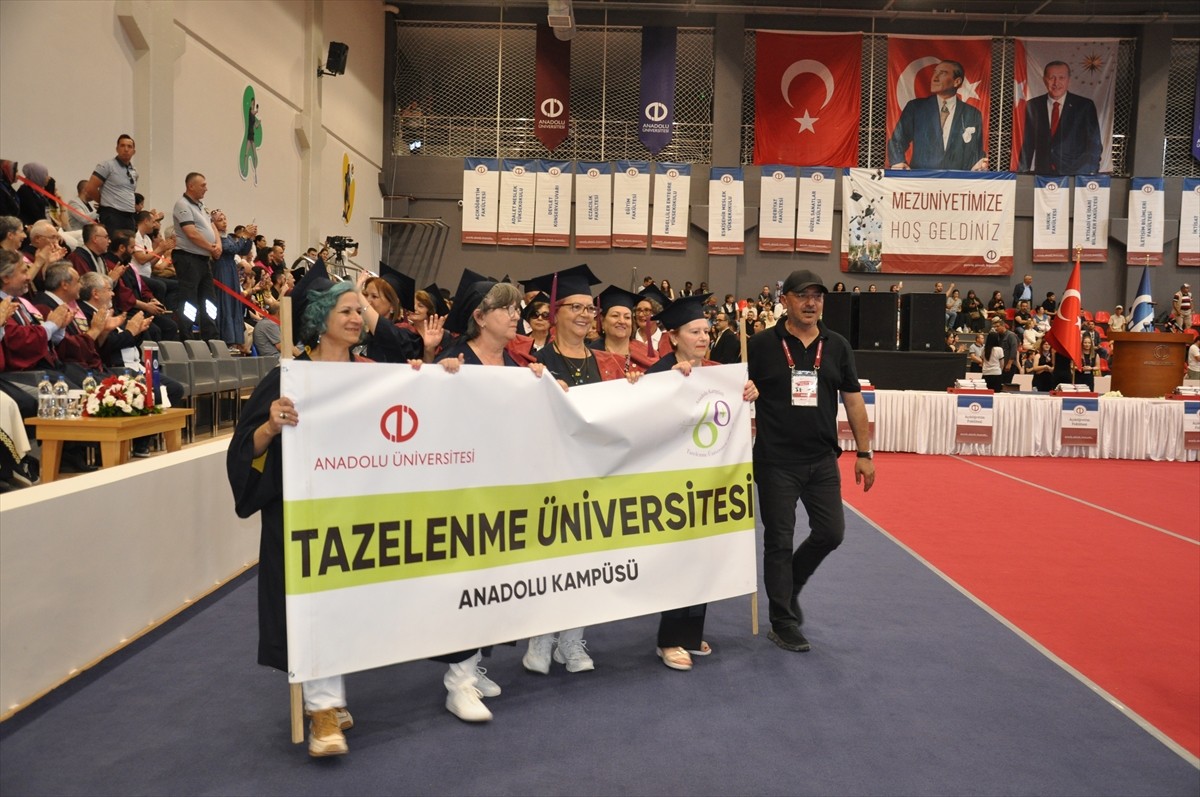 Anadolu Üniversitesinde, Çocuk Üniversitesi, Tazelenme Üniversitesi ve Açıköğretim Sistemi'nden...