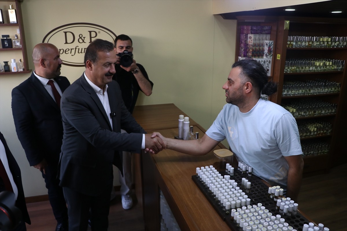 Anahtar Parti (A Parti) Genel Başkanı Yavuz Ağıralioğlu, Yalova'da esnaf ziyaretlerinde...