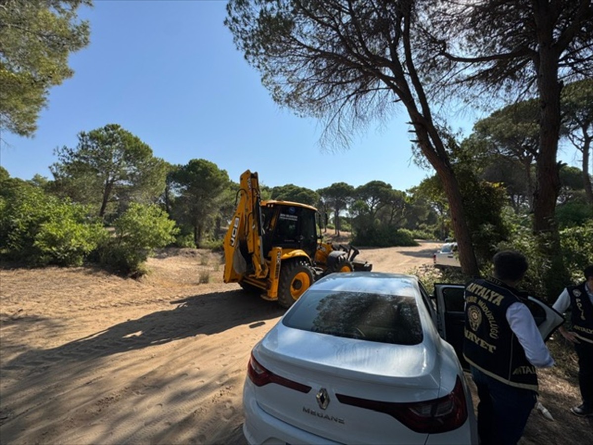 Antalya'da yaklaşık 7 yıldır kayıp olarak aranan eşini öldürdüğü gerekçesiyle yakalanan kişi...