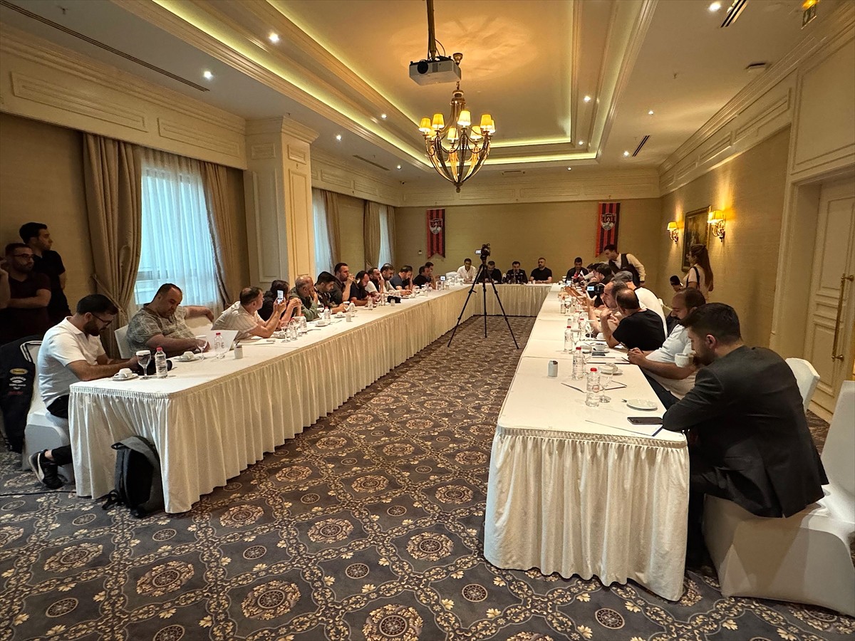 Artı Değer Vanspor Futbol Kulübü Başkanı Erol Temel, basın mensuplarıyla buluştu.