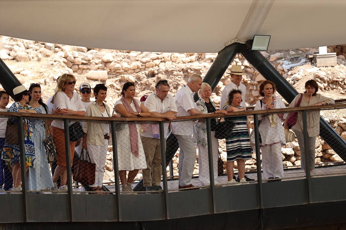 Avrupa Birliği (AB) Türkiye Delegasyonu Başkanı Büyükelçi Thomas Hans Ossowski (sağ 4) ve...