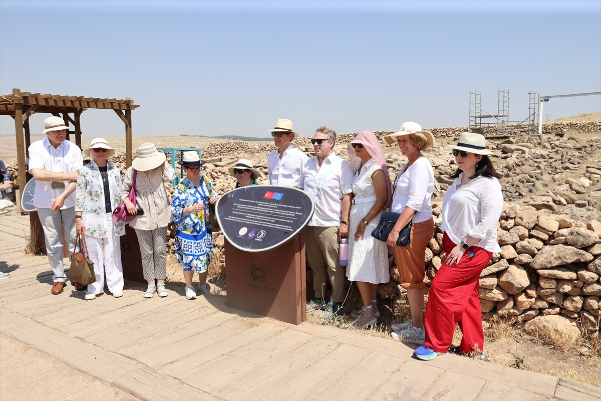 Avrupa Birliği (AB) Türkiye Delegasyonu Başkanı Büyükelçi Thomas Hans Ossowski (sağ 4) ve...