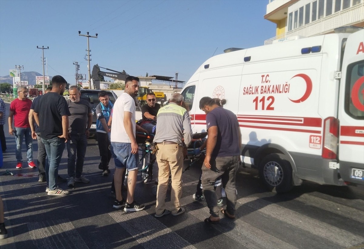 Aydın'ın Söke ilçesinde pikapla çarpışan motosikletin sürücüsü yaralandı. Yaralı, ambulansla Söke...