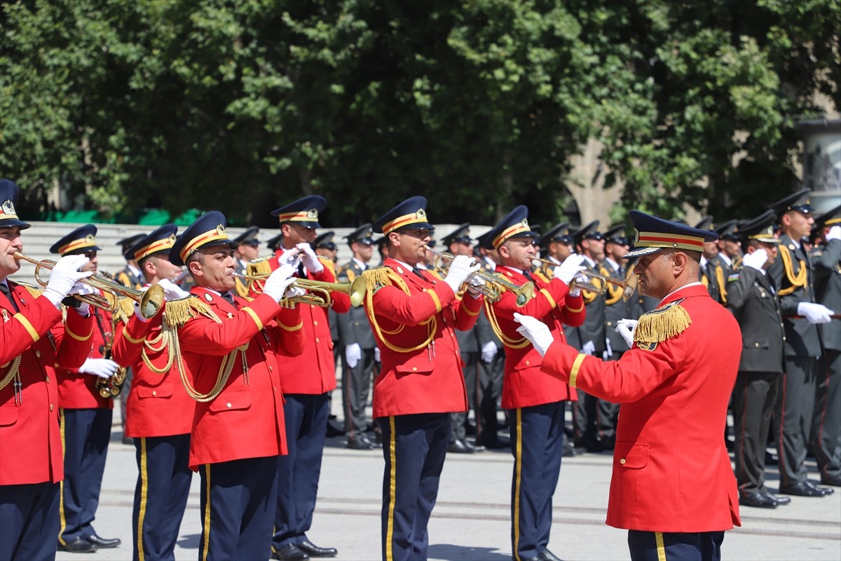 Azerbaycan Silahlı Kuvvetler Günü ve ordunun 107. kuruluş yıl dönümü dolayısıyla başkent Bakü'de...