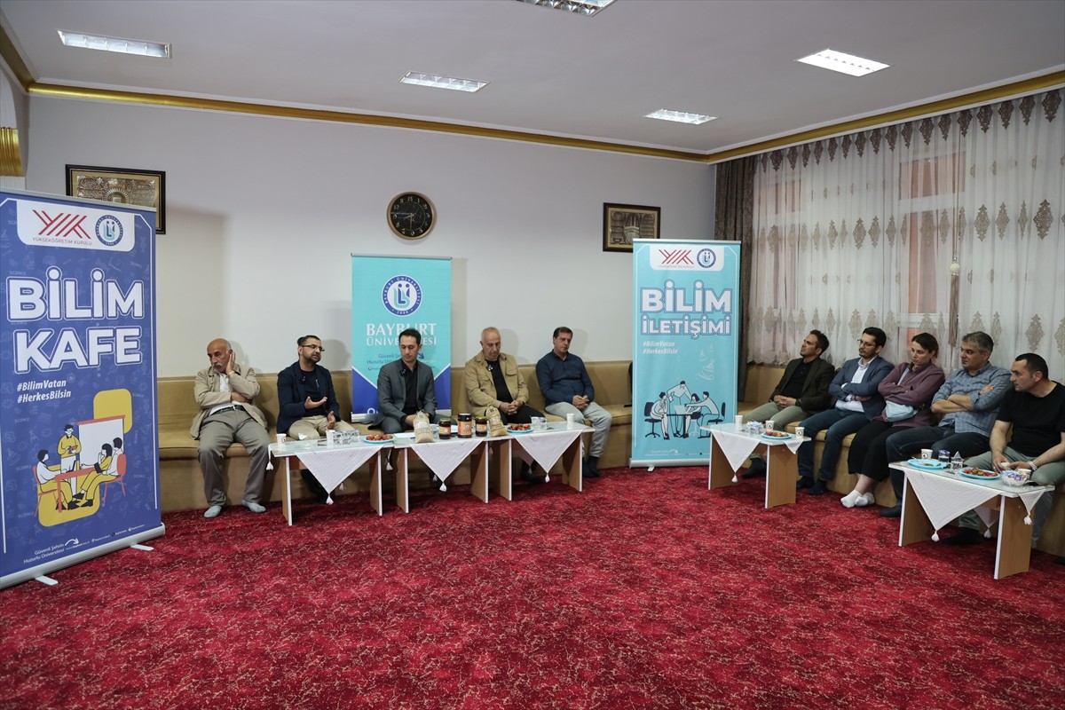 Bayburt'ta Yükseköğretim Kurulu (YÖK) ile Bayburt Üniversitesi işbirliğiyle "Modern Arıcılık...