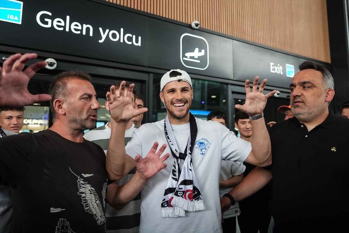 Beşiktaş'ın transfer görüşmelerinde bulunduğu Çek savunma oyuncusu David Jurasek, İstanbul'a...