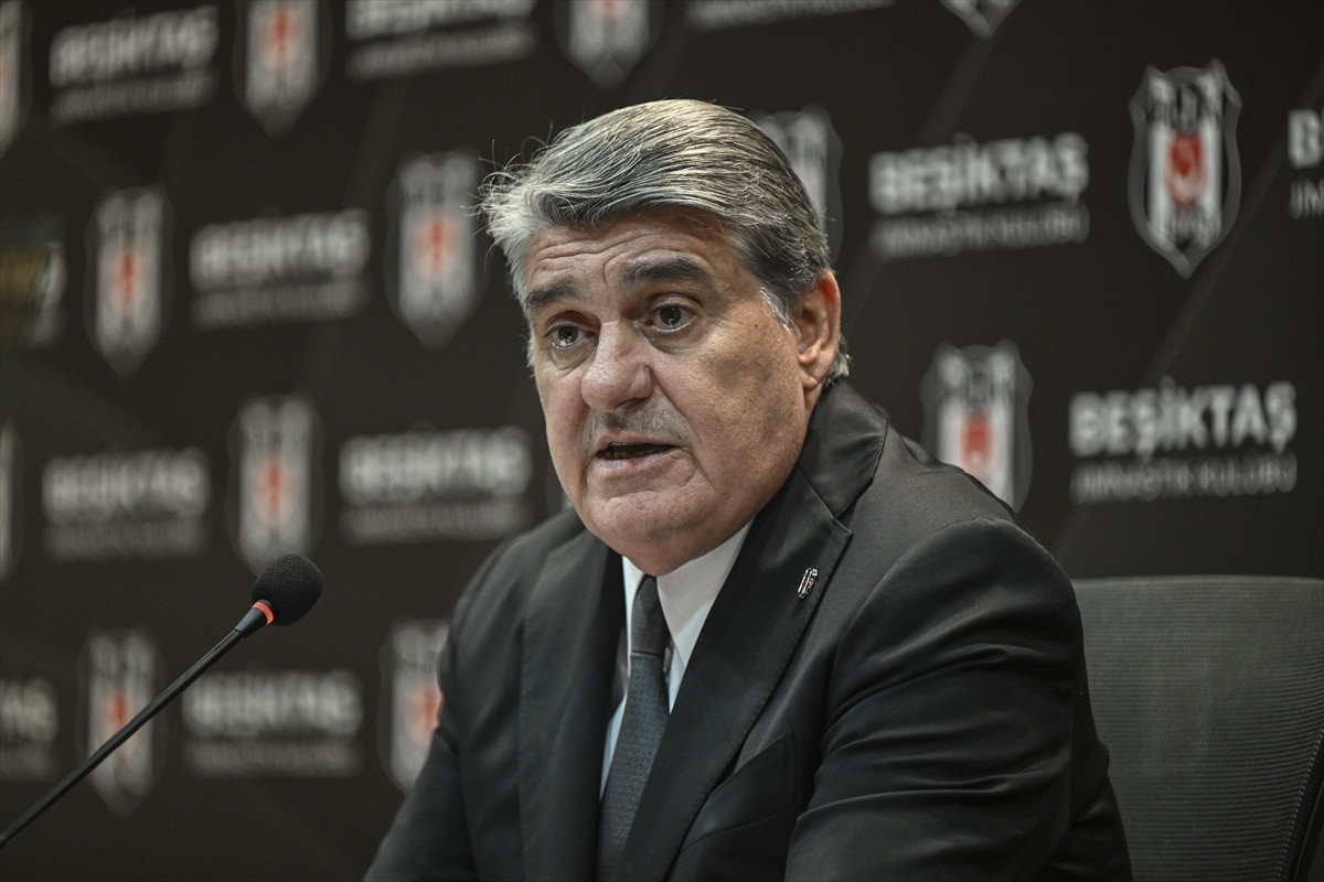 Beşiktaş Kulübü Başkanı Serdal Adalı, 22 Haziran'da yapılacak olağanüstü genel kurul öncesi...