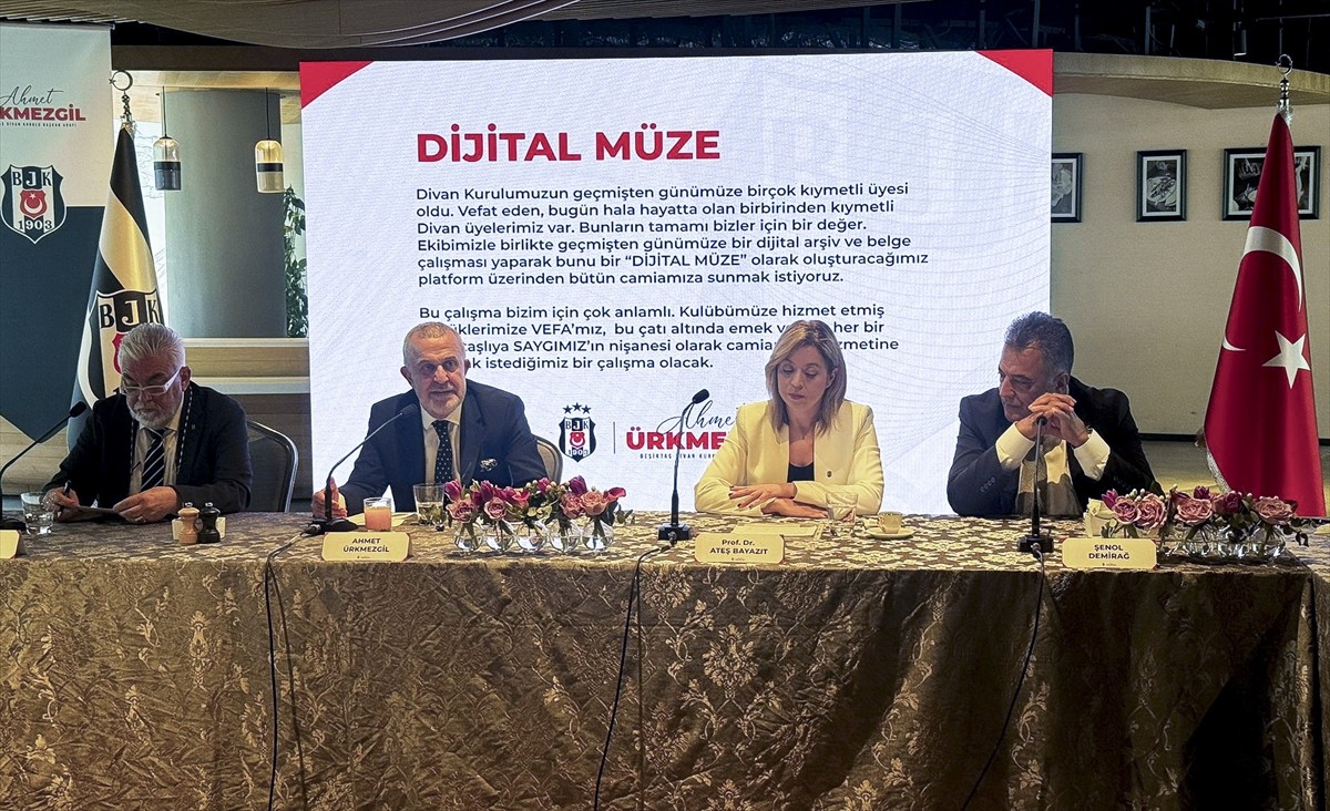 Beşiktaş Kulübü Divan Kurulu başkanlığına adaylığını açıklayan Ahmet Ürkmezgil (sol 2), Tüpraş...