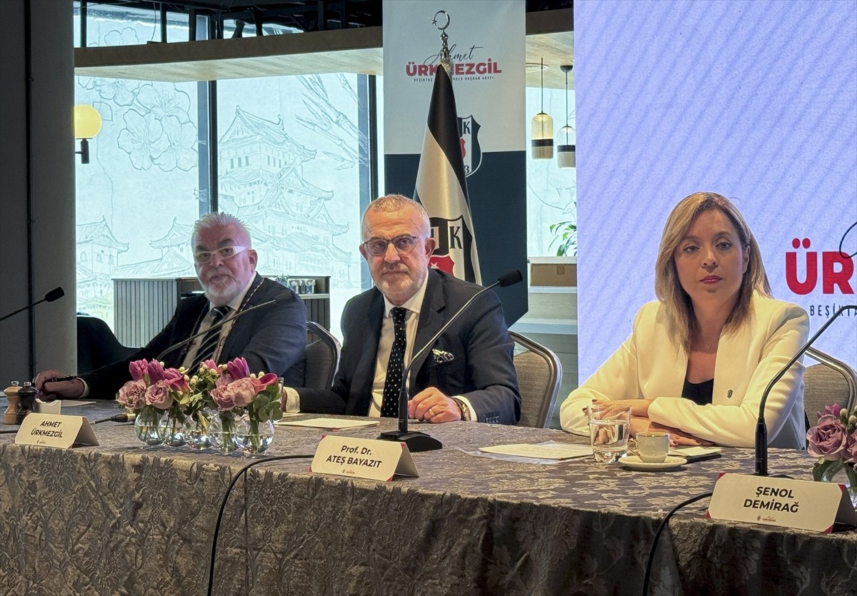 Beşiktaş Kulübü Divan Kurulu başkanlığına adaylığını açıklayan Ahmet Ürkmezgil (sol 2), Tüpraş...