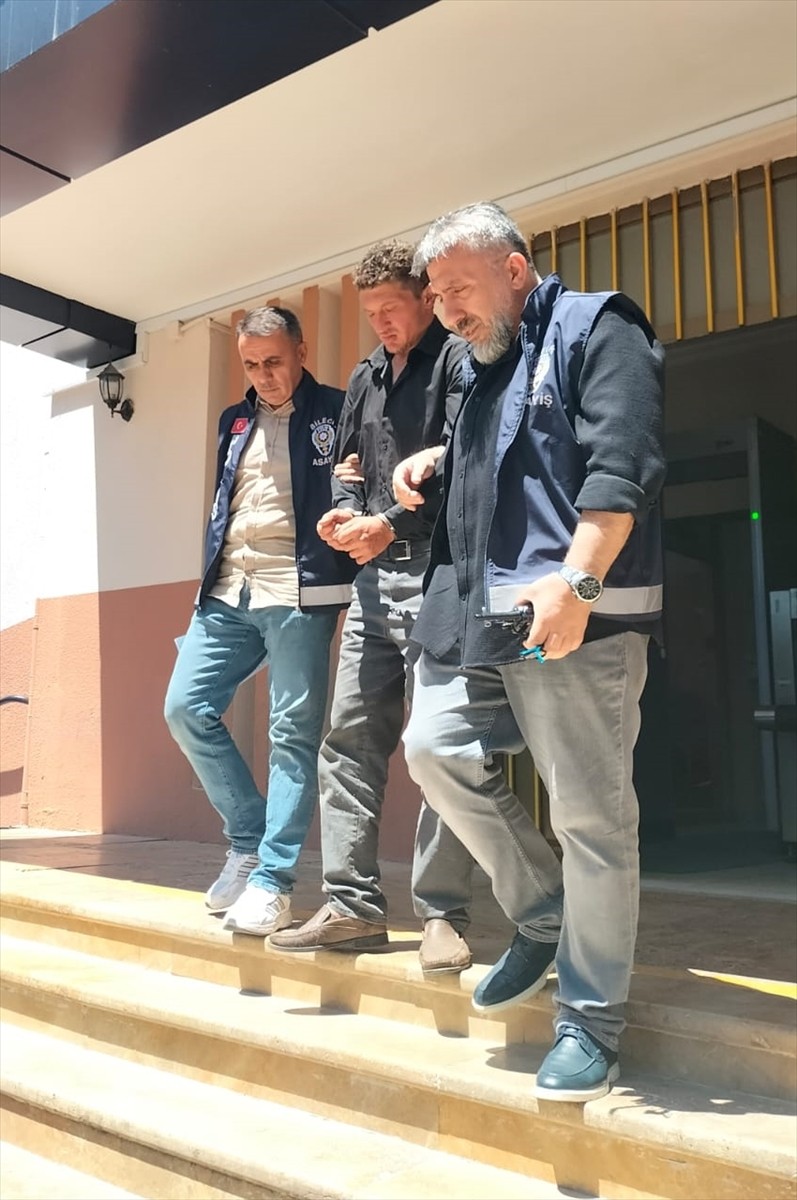 Bilecik'te, bir kişiyi bıçakla öldürdüğü öne sürülen zanlı tutuklandı.