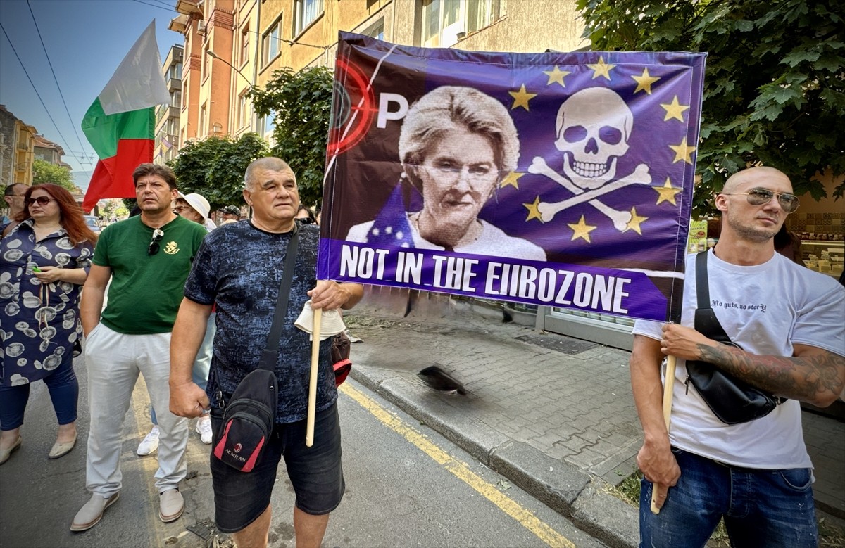 Bulgaristan’ın parasal sisteminde 1 Ocak 2026’ya planlanan avroya geçiş, başkent Sofya’da protesto...