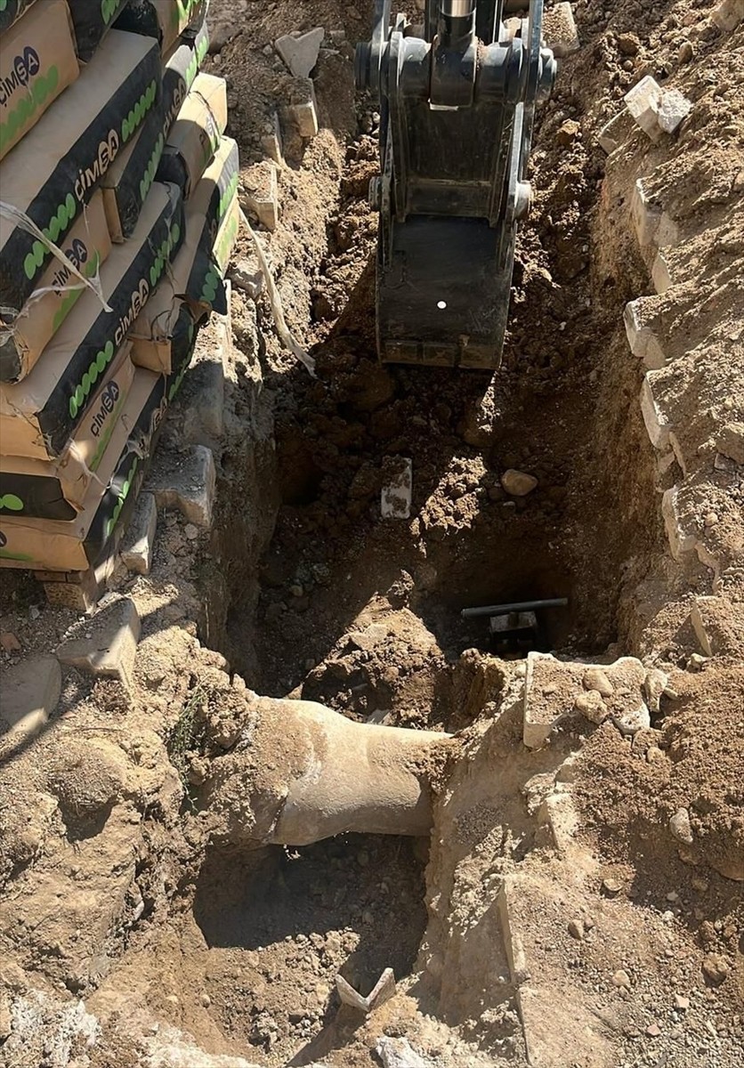 Bursa'nın İnegöl ilçesindeki kazı çalışması sırasında doğal gaz borusunun patlaması sonucu 4 kişi...