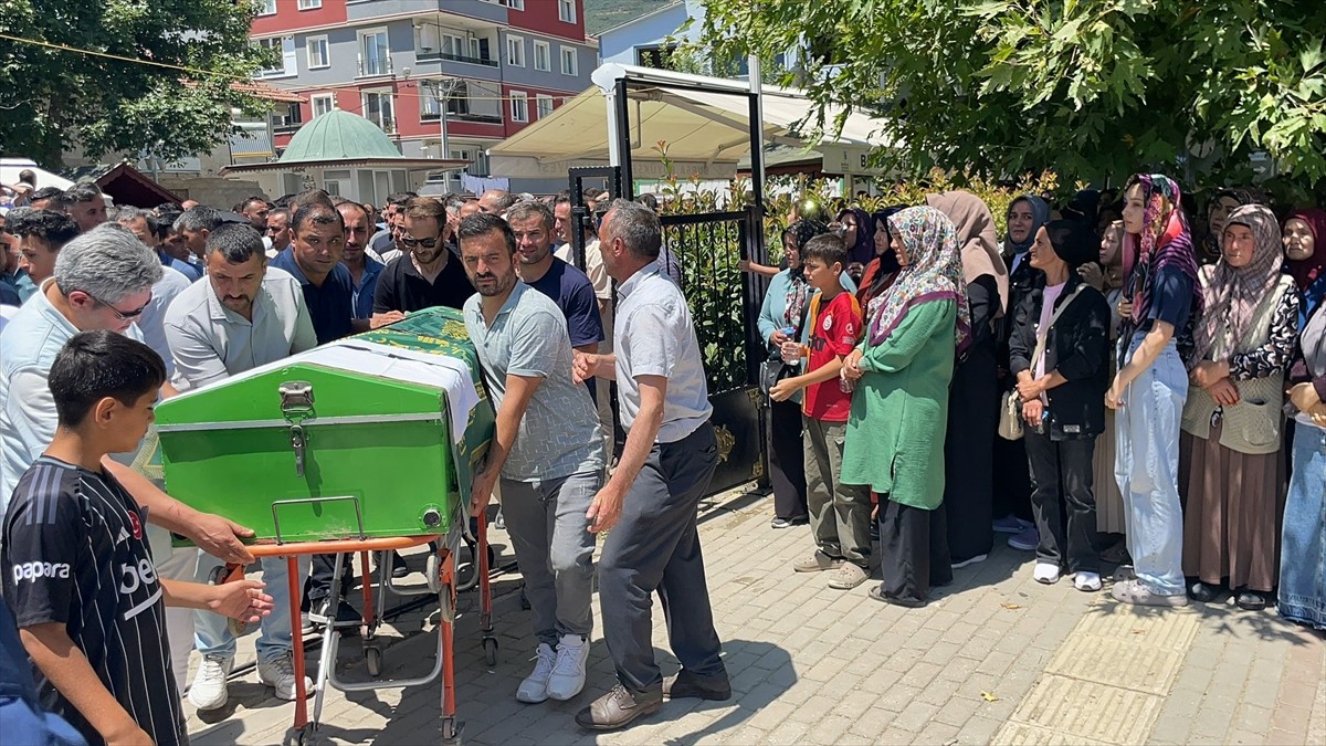 Bursa'nın Orhangazi ilçesinde dün girdikleri İznik Gölü'nde boğulan iki kuzen için Gemlik Mevlana...