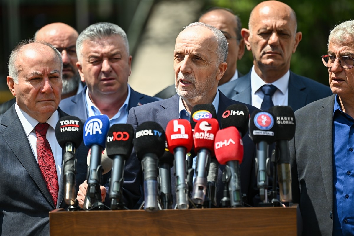 Çalışma ve Sosyal Güvenlik Bakanı Vedat Işıkhan, Kamu Çerçeve Protokolü Sözleşmesi görüşmeleri...