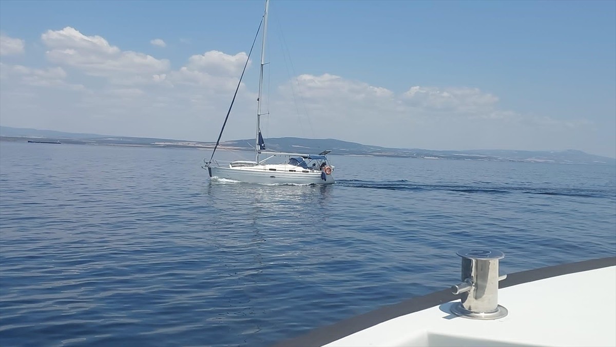 Çanakkale açıklarında 14'ü çocuk 51 düzensiz göçmen ile 2 insan kaçakçılığı şüphelisi...