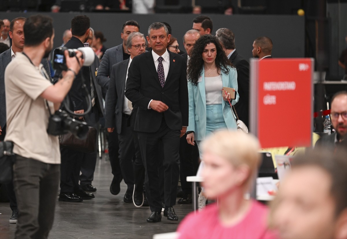 CHP Genel Başkanı Özgür Özel, Almanya'nın başkenti Berlin'de gerçekleştirilen Sosyal Demokrat...