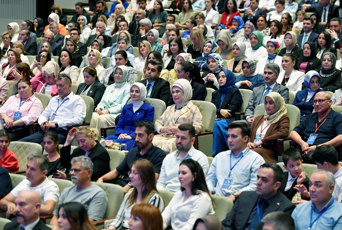 Cumhurbaşkanı Recep Tayyip Erdoğan'ın eşi Emine Erdoğan, Aile ve Sosyal Hizmetler Bakanlığı...