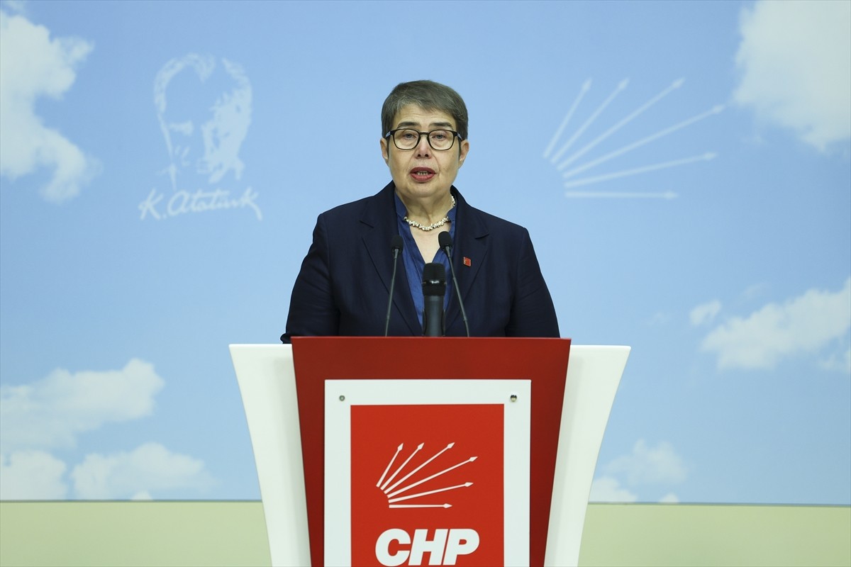 Cumhuriyet Halk Partisi Genel Başkan Yardımcısı Zeliha Aksaz Şahbaz, CHP Genel Merkezi'nde basın...