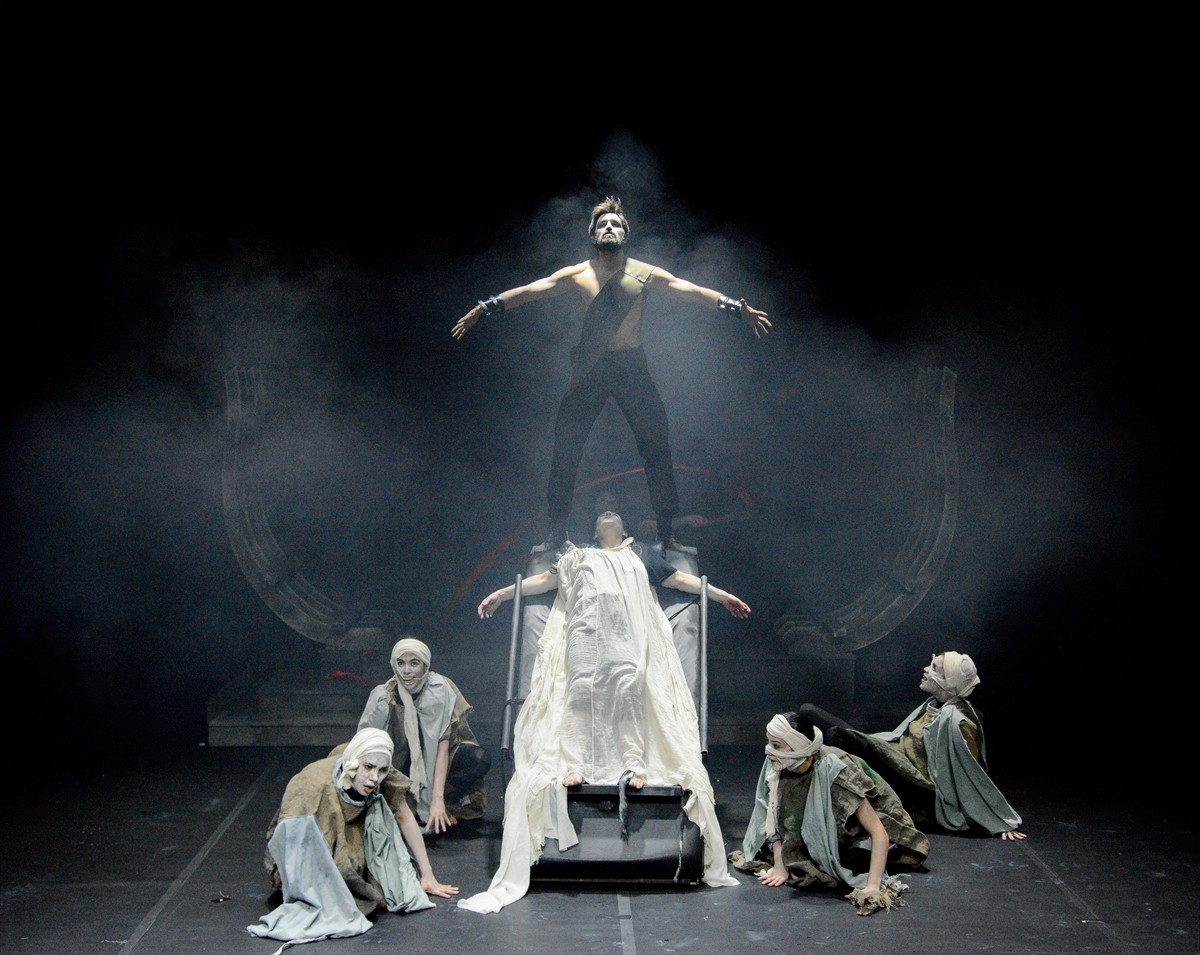 Devlet Tiyatroları (DT), 27. Yapı Kredi Afife Tiyatro Ödülleri'nde 9 dalda 16 adaylıkla yer...