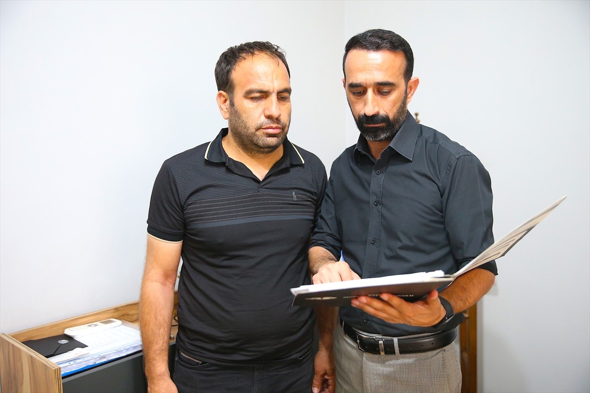 Diyarbakır'da 13 katlı apartmanda çıkan yangında eşi ve 3 çocuğunu kaybeden Süleyman Çavdar...