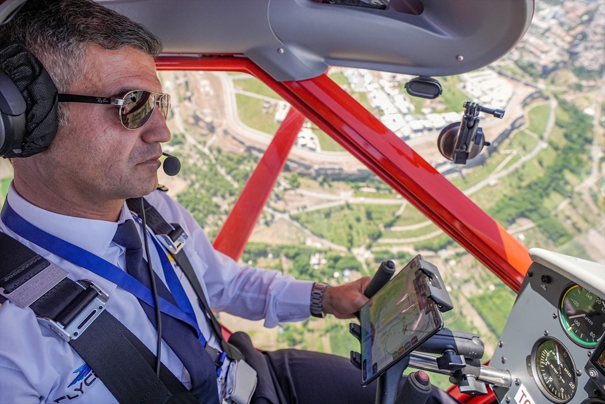 Diyarbakır'da 13 yıl önce nalburluk yapan Fırat Tekin, gökyüzüne duyduğu tutku dolayısıyla evini...