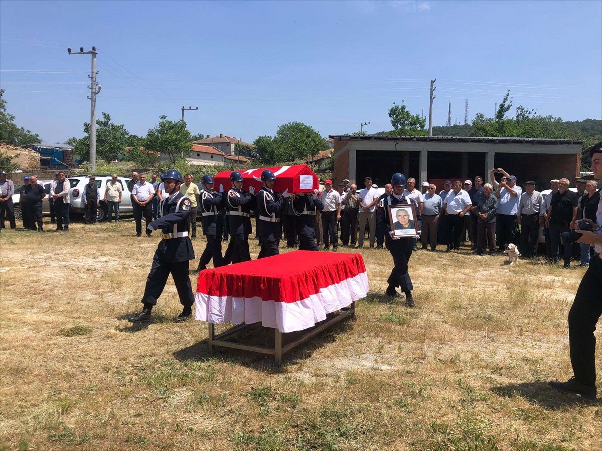 Edirne'de 72 yaşında yaşamını yitiren Kıbrıs Gazisi İsmail Mardin'in cenazesi toprağa verildi....