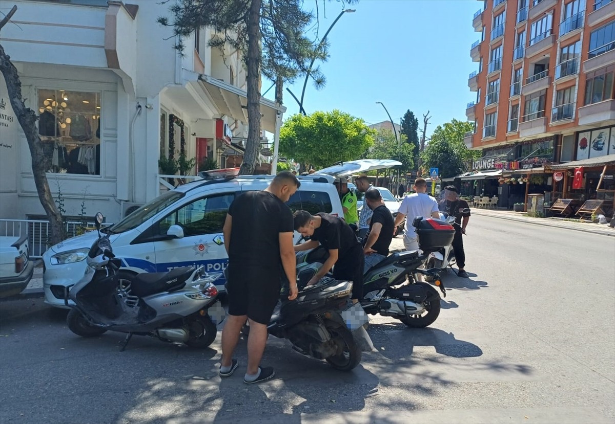 Edirne'nin Keşan ilçesinde motosikletlere yönelik gerçekleştirilen trafik denetimlerinde kural...
