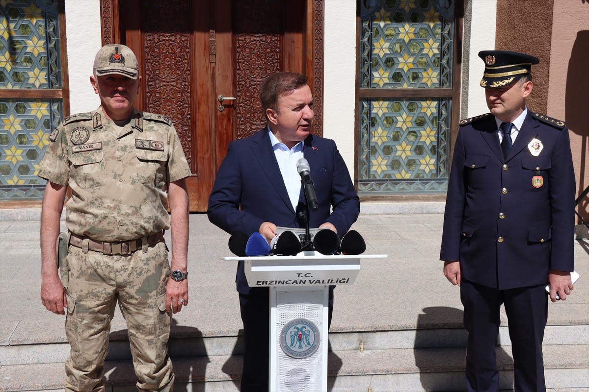 Erzincan Valiliği öncülüğünde, hayırsever iş insanının desteğiyle engelli vatandaşlara akülü araç...