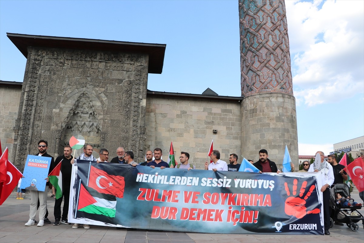 Erzurum'da hekim ve sağlıkçılar, Bayramda da İsrail'in Gazze'ye yönelik saldırılarını protesto...