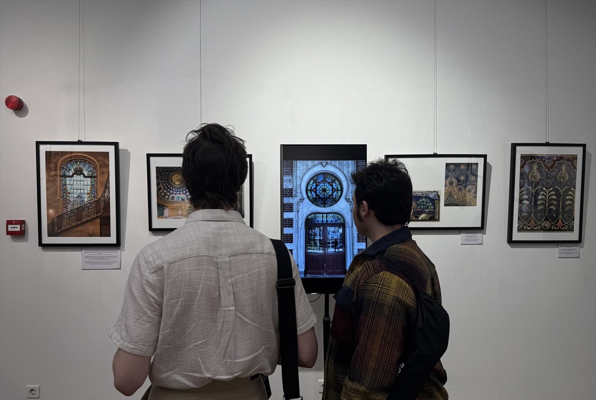 Fotoğraf sanatçısı Dorka Demeter'in eserlerinin sergilendiği "Mimari İhtişam: Macar Art Nouveau"...