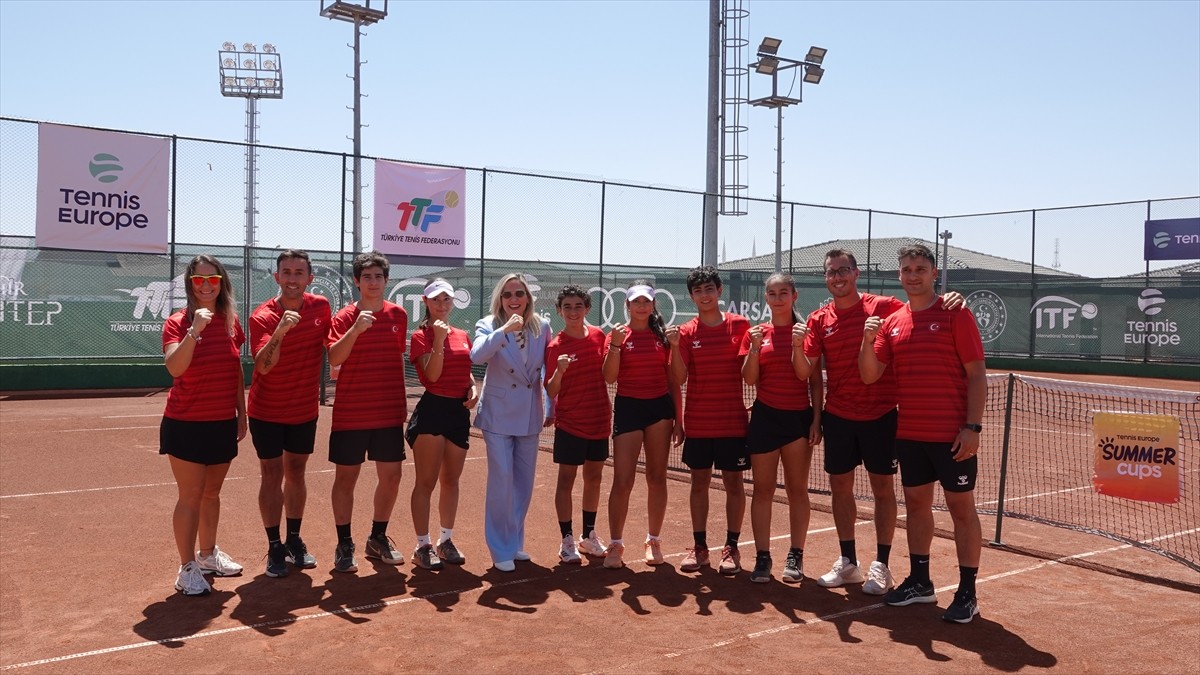 Gaziantep'te düzenlenen elemelerde mücadele eden 14 Yaş Kız ve Erkek Tenis Milli Takımları, Avrupa...
