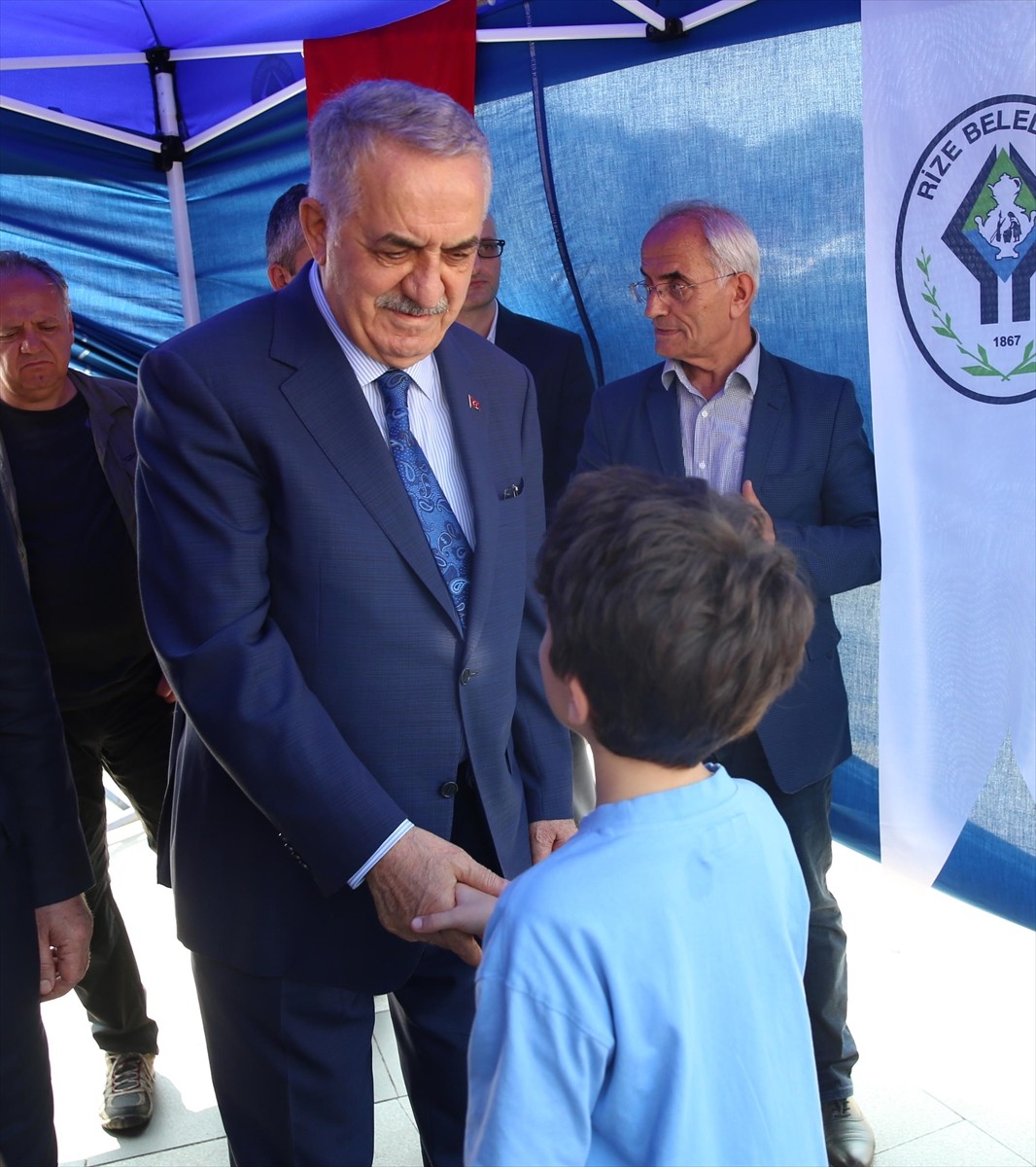 Gençlik ve Spor Bakanı Osman Aşkın Bak (solda) ile AK Parti Genel Başkan Yardımcısı Hayati Yazıcı...