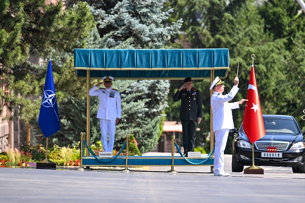 Genelkurmay Başkanı Orgeneral Metin Gürak (sol 2), resmi davetlisi olarak Türkiye'yi ziyaret eden...