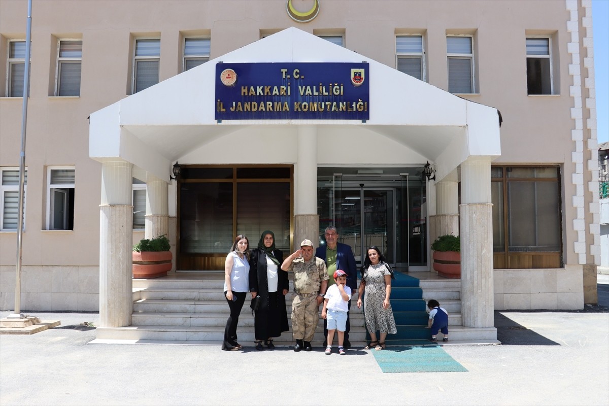 Hakkari'de asker olma hayali kuran özel gereksinimli Umut Kahraman, bir günlüğüne askerlik...
