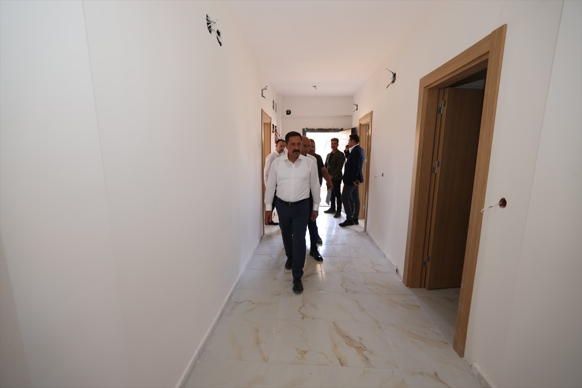 Hatay'ın Arsuz ilçesinde 6 Şubat 2023'teki depremlerin ardından yapımına başlanan 74 kırsal afet...