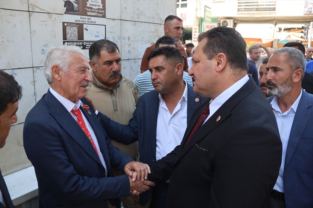 Iğdır'da cuma namazı öncesi şehitler için mevlit okutuldu. Programa Anadolu Güvenlik Korucuları ve...