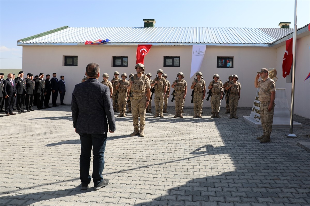 Iğdır Valisi Ercan Turan, bakım ve yenileme çalışmaları tamamlanan Canderviş Karakolu’nu ziyaret...