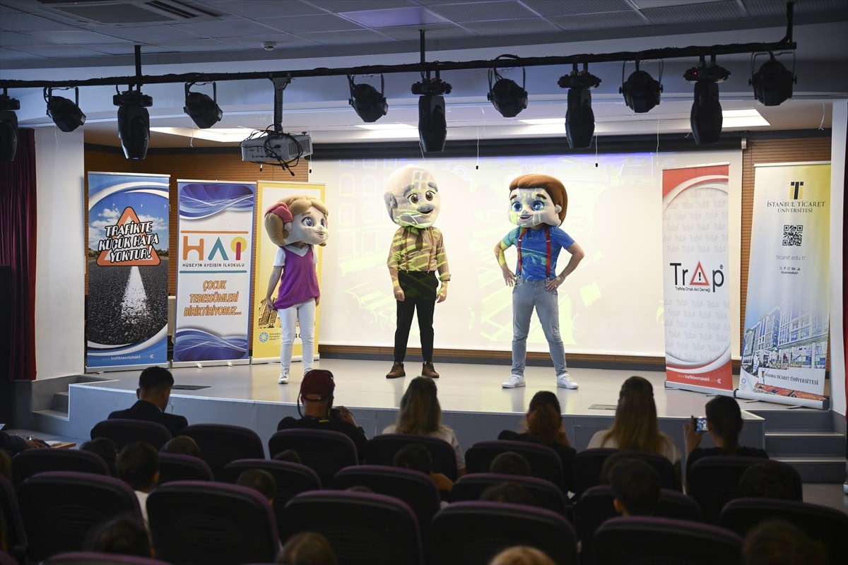 İlkokul çağındaki öğrencilere trafik kurallarının öğretilmesinin amaçlandığı "Trafikte Küçük Hata...