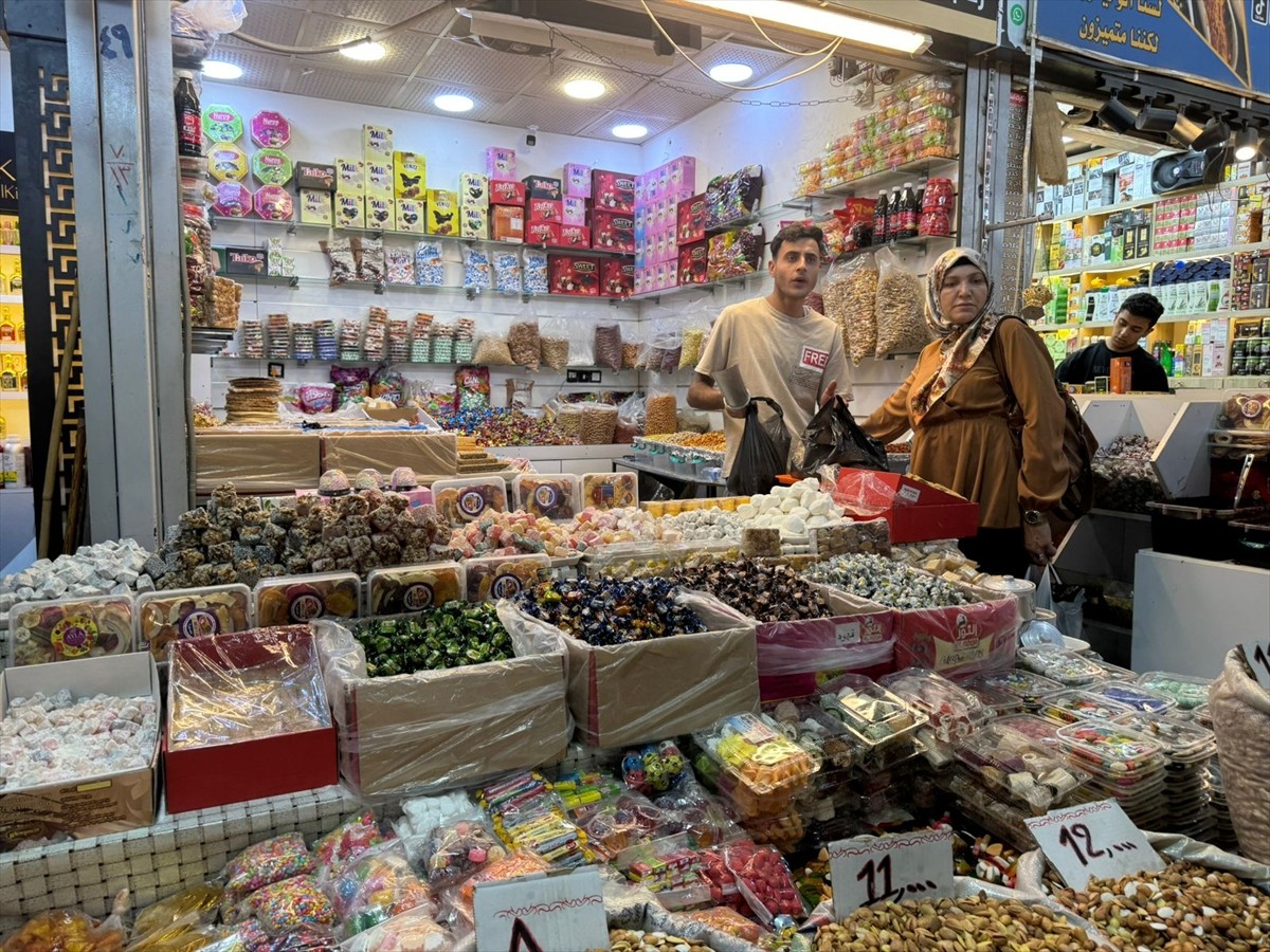 Irak'ın Kerkük kentinde Kurban Bayramı hazırlıkları kapsamında çarşılar hareketliliğe sahne...