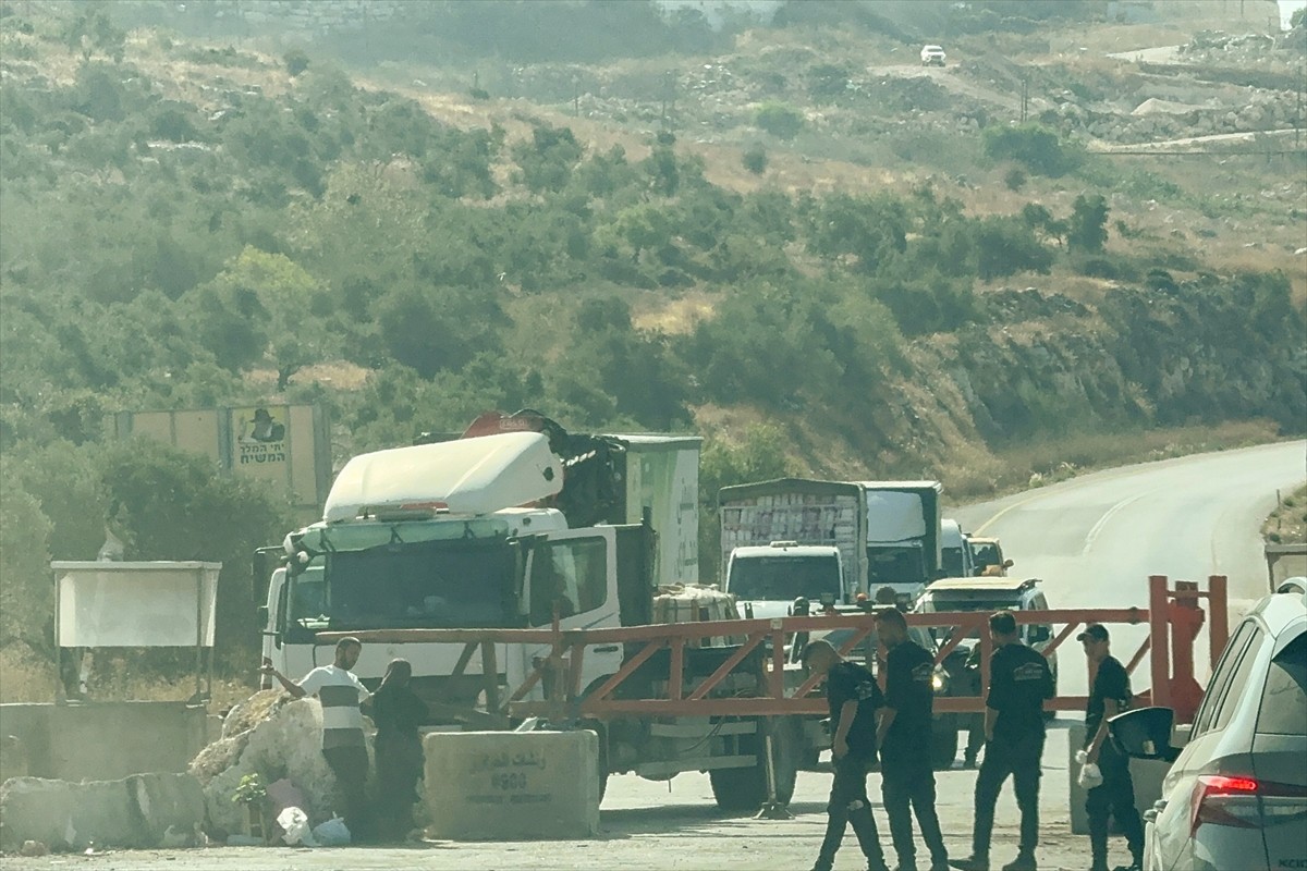 İsrail, İran’a yönelik saldırılarına başlamasının ardından işgal altındaki Batı Şeria’daki...