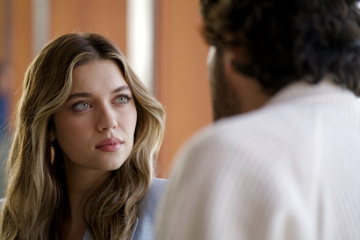 İstanbul'un ruhunu sinematografik bir dille anlatan, başrollerinde Engin Akyürek ile Afra...