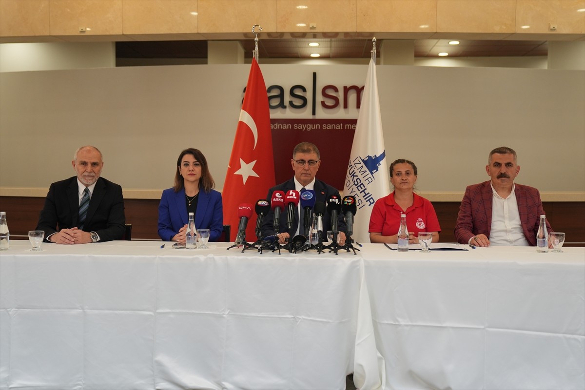 İzmir Büyükşehir Belediyesine bağlı iştiraklerde çalışan yaklaşık 23 bin işçinin 28 Mayıs'ta...